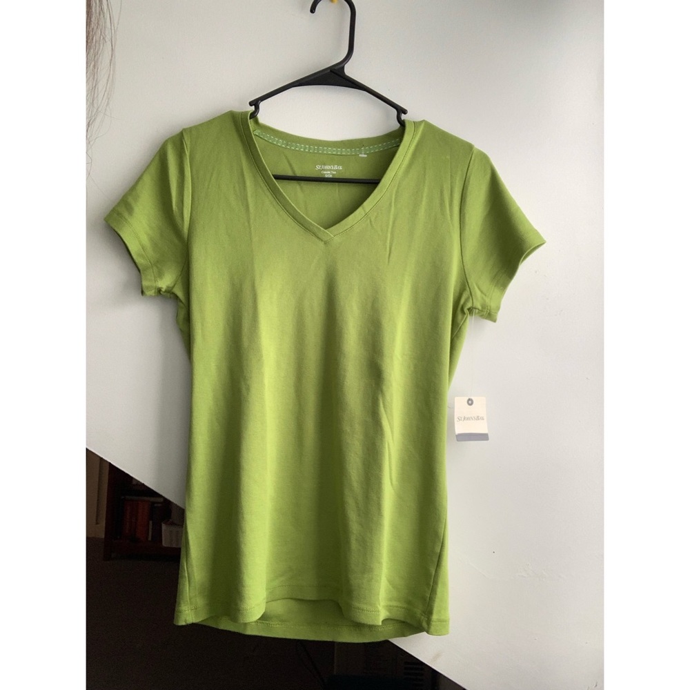 St. John’s Bay ✨Brand New✨ Green T-Shirt V-Neck Casual Classic Tee